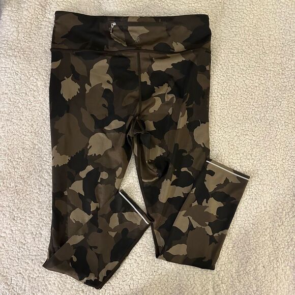 Athleta Camouflage Pattern Green Brown Black Ankle Leggings Womens Medium EUC - Picture 3 of 11